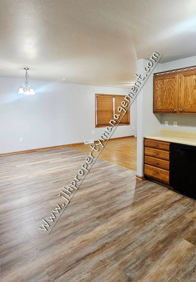 Building Photo - 1776 S Hance Dr