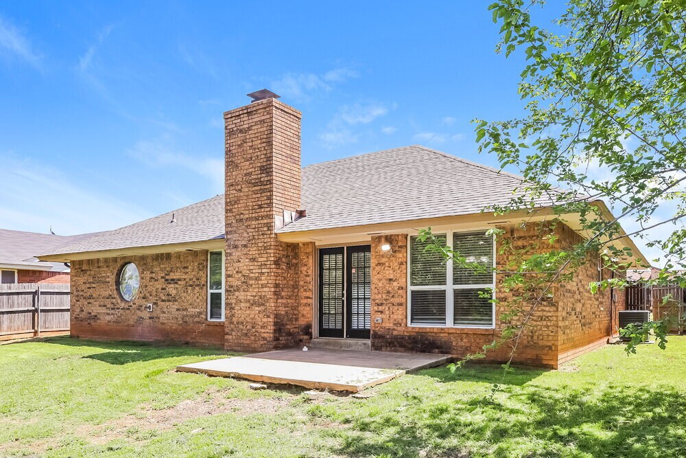 Building Photo - 10117 S Land Ave