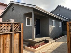 Building Photo - FREE RENT! 1 BED & 1 BATH UNIT AVAILABLE -...