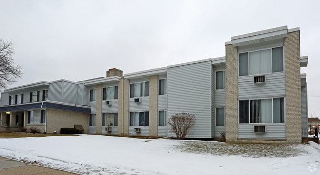 Building Photo - Randall Arms Apartments