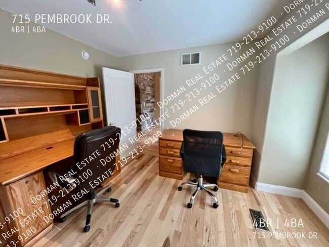 Building Photo - 715 Pembrook Dr