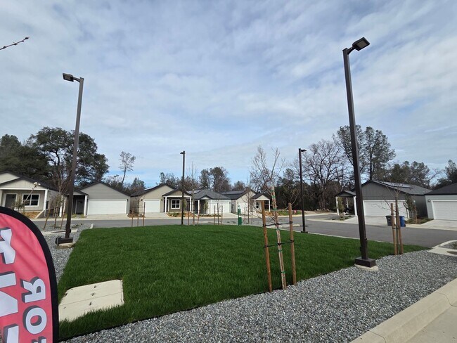 Building Photo - Newly built homes with City of Redding solar!