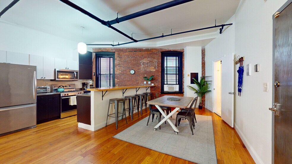 Building Photo - 18 Sutton St