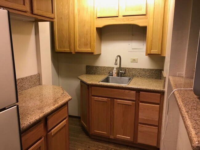 Building Photo - 513 Lake Tahoe Blvd