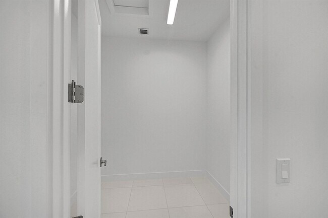 Building Photo - 13072 Feathering Wy