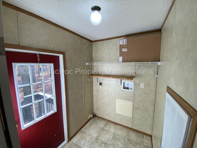 Building Photo - 6280 Mt Airy Dr