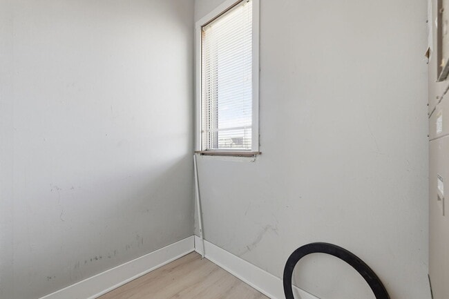 Building Photo - 382 Oak Trails Rd