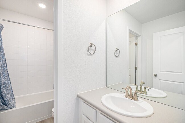 Building Photo - "Spacious 4-Bedroom Duplex Oasis with 3 Full Baths in Erie, CO - Your Perfect Home Awaits!"