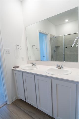 Building Photo - 520 Truman St