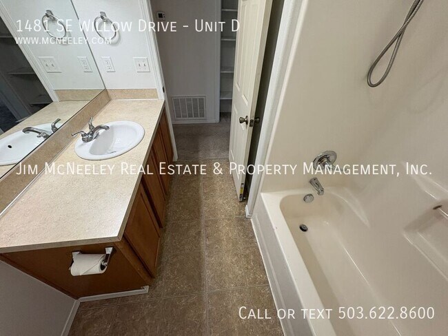 Building Photo - 1481 SE Willow Dr