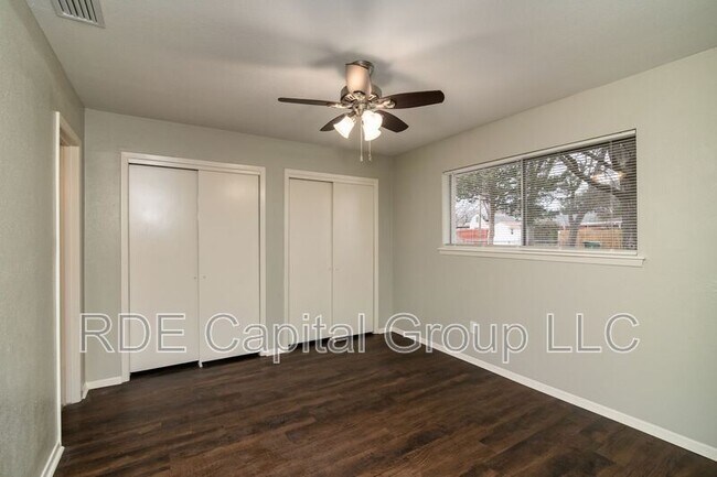 Building Photo - 3701 Summit Ln