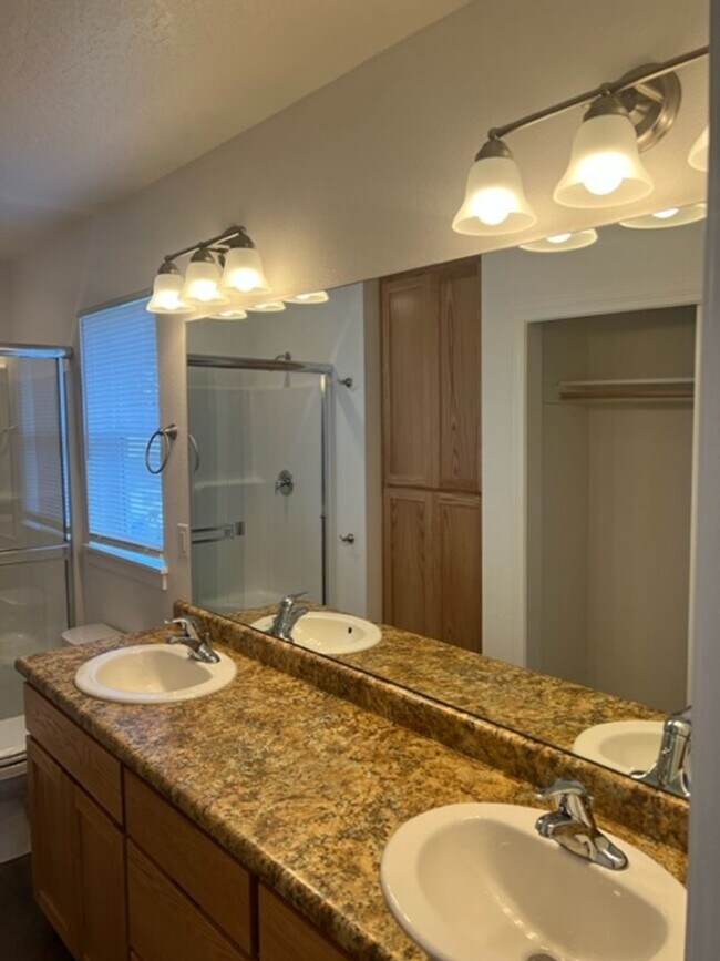 Building Photo - 1106-1108 W 11TH