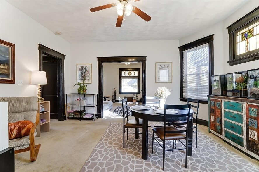 Building Photo - 985 Windsor St