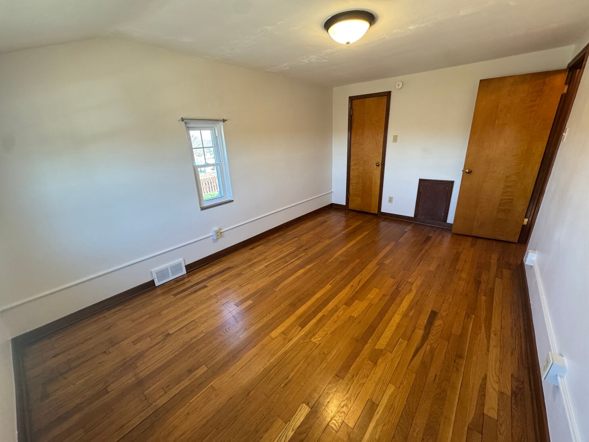 Building Photo - 801 Broadway Ave