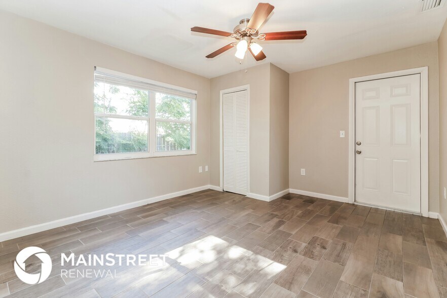 Building Photo - 7525 Foxbloom Dr