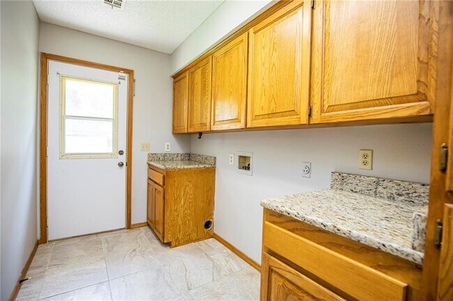 Building Photo - 301 SW C St