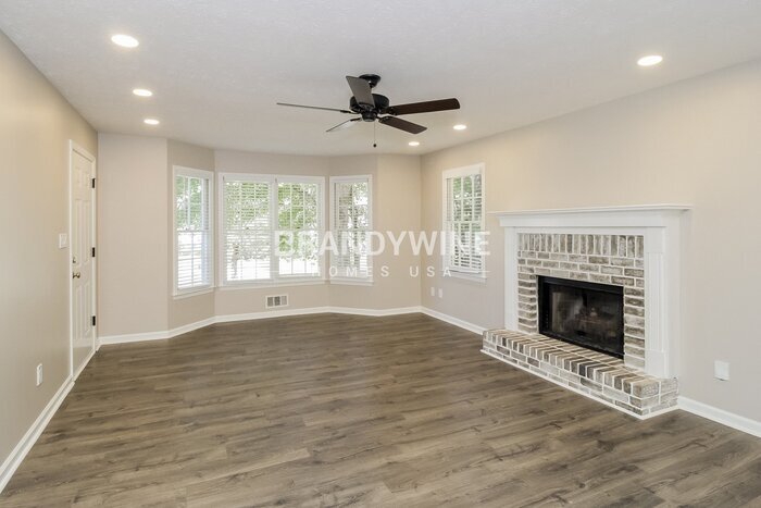 Building Photo - 12 Sherwood Forest Dr