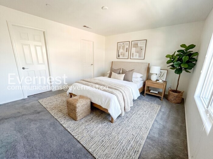 Building Photo - 639 Sedum Ave