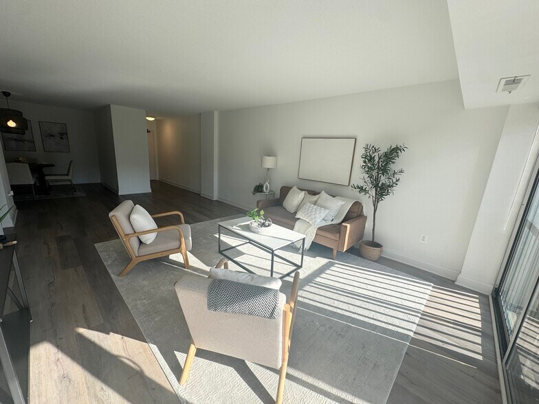 Building Photo - 1300 Army Navy Dr