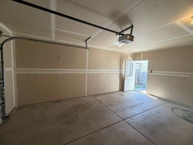 Building Photo - 2 Story West Side Kalispell Townhouse