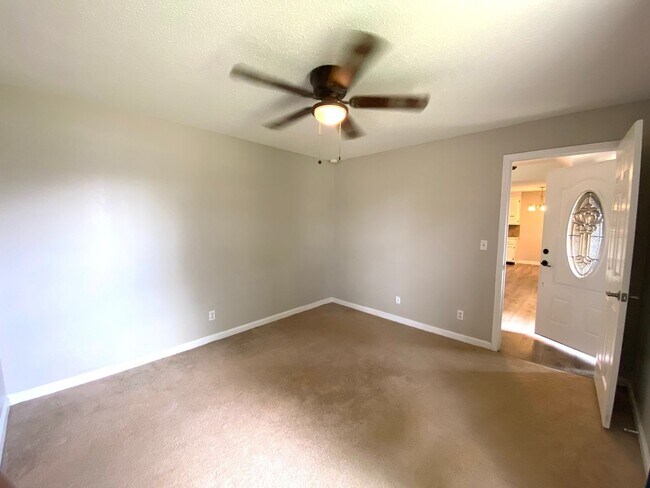 Building Photo - 2719 Knob Ct