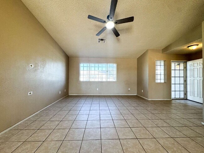 Building Photo - "Newly Renovated 4-Bedroom, 2 Bathroom Home in Yuma!"