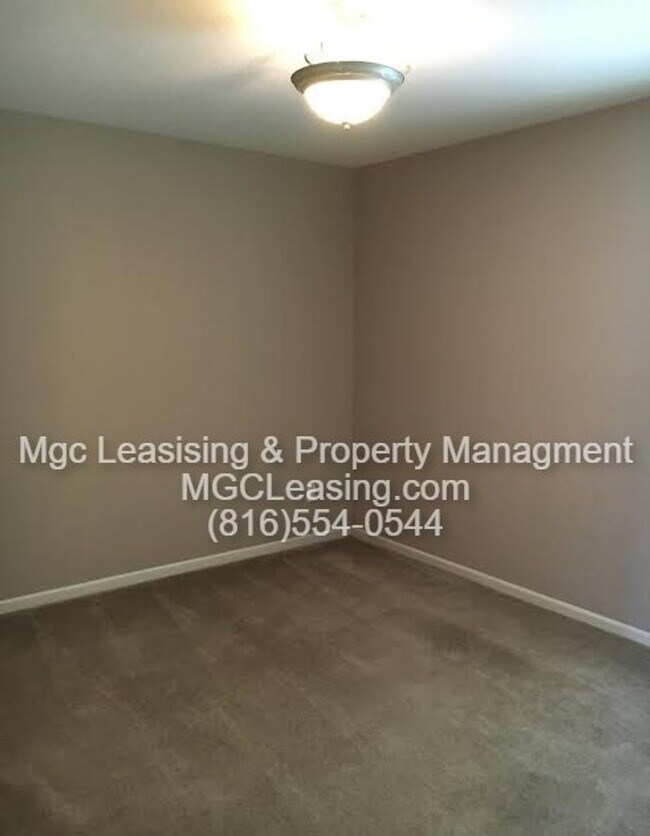 Building Photo - Stop scrolling—your dream home in Lee’s Summit is officially here!