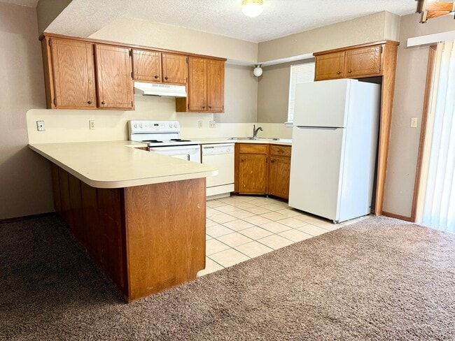 Building Photo - Great 2 Bed 2 Full Bath