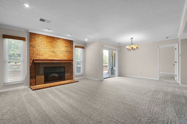 Building Photo - Spacious 2-Bedroom, 2-Bath Condominium in ...