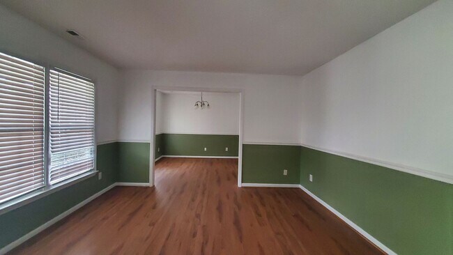 Building Photo - 2823 Franzia Dr