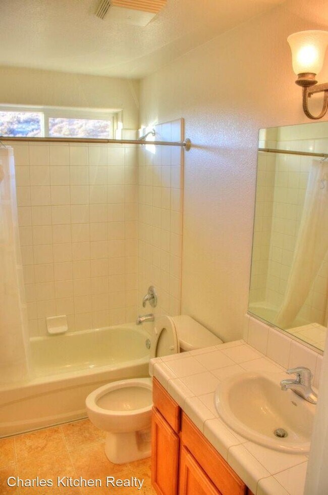 Building Photo - 4 br, 4.5 bath House - 1361 Thompson Street