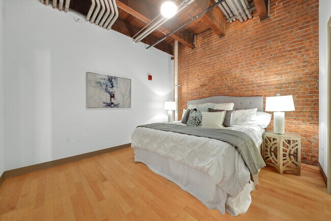 Building Photo - 115 W Galena Blvd
