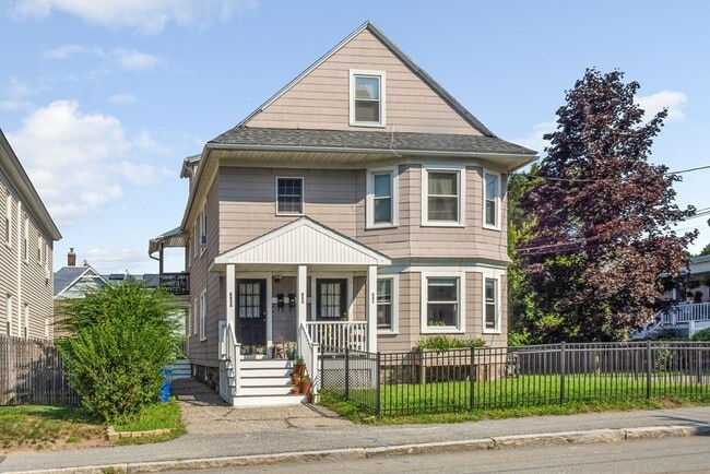 Building Photo - 263 Middlesex St