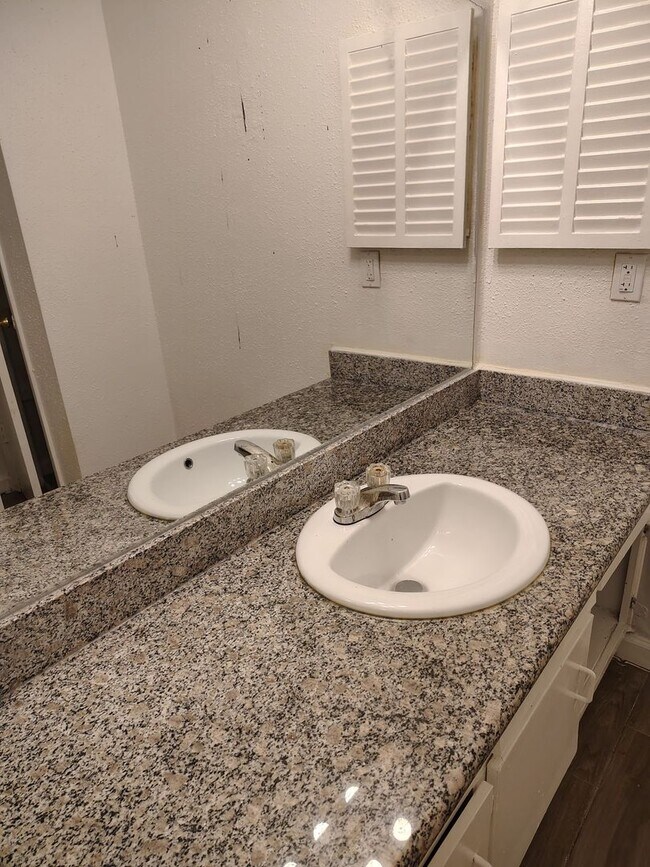 Building Photo - 2 BR 2 BA Condo - Downstairs