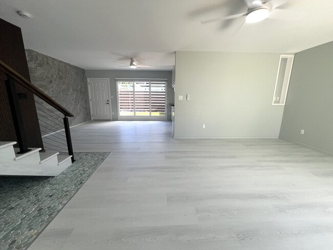 Building Photo - Koko Isle Circle - 4 bedroom, 3 bath townhome with carport