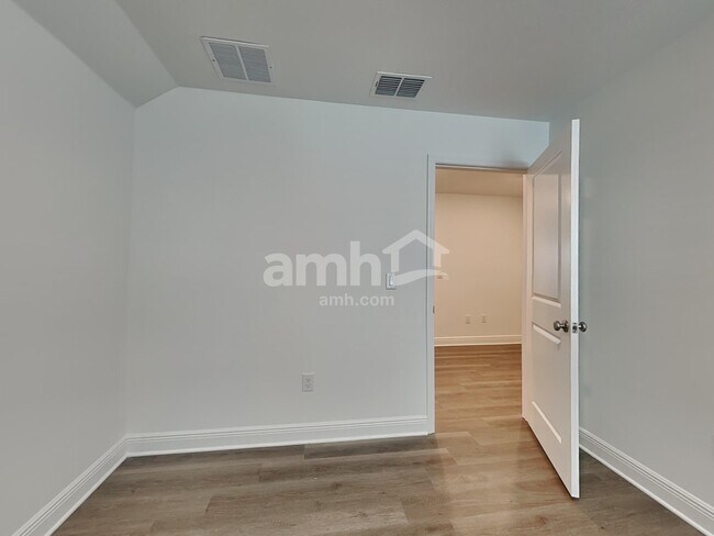 Building Photo - 6443 Atlantic Bch Ave