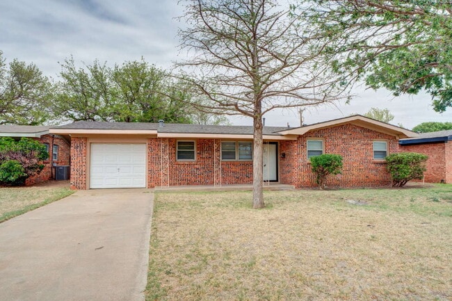 Building Photo - Wonderful 3/2/1 in Central Lubbock!