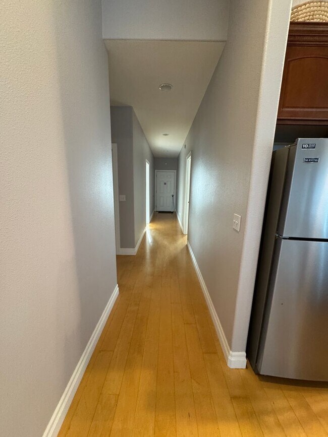 Building Photo - Amazing Bay View 3 bed/3 bath in Coos Bay