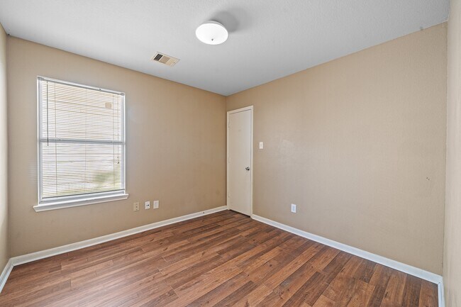 Building Photo - 20758 Cypress Crescent Ln