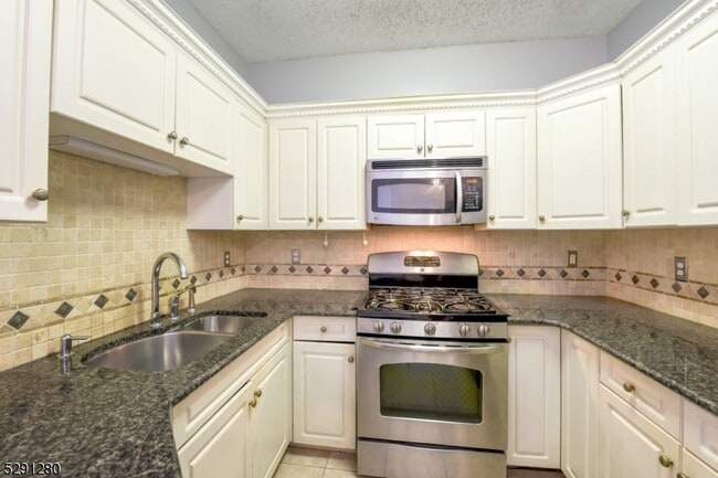 Building Photo - 8708 Brittany Dr