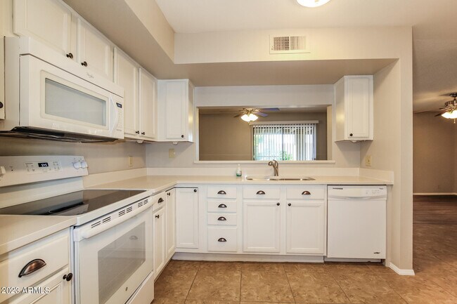 Building Photo - 3830 W Marconi Ave