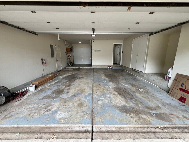 Building Photo - Spacious 4 bed 2.5 bath in Union Schools