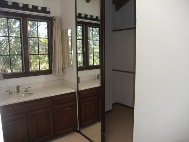 Building Photo - 8614 Villa La Jolla Dr