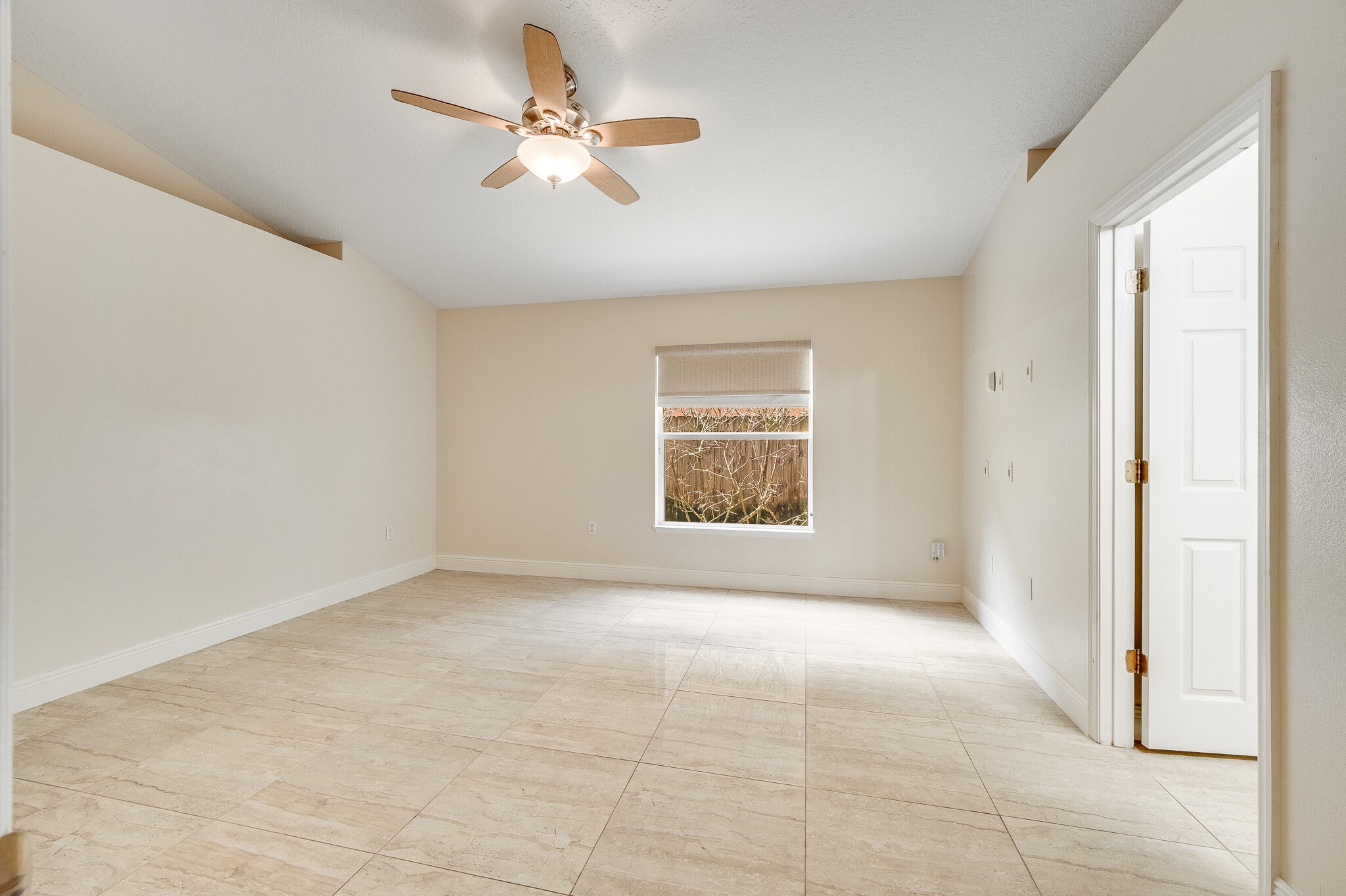 Building Photo - 537 Mason Dr
