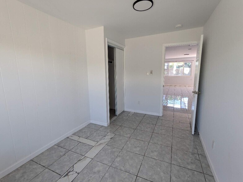 Bed 1 - 99-741 Hulumanu St