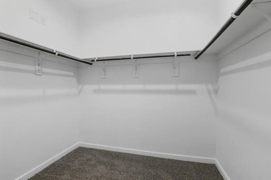 Building Photo - 529 Passenger Trl