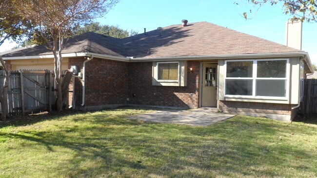 Building Photo - 2618 Trumpet Dr