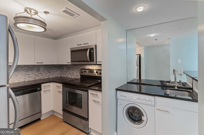 Building Photo - 2870 Pharr Ct S Northwest