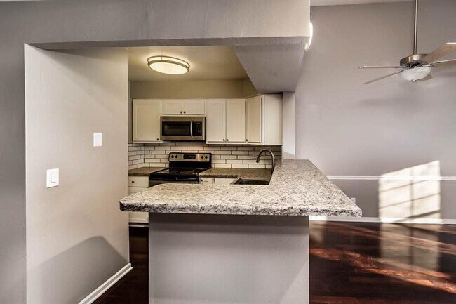 Building Photo - 905 Harbor House Dr. #8