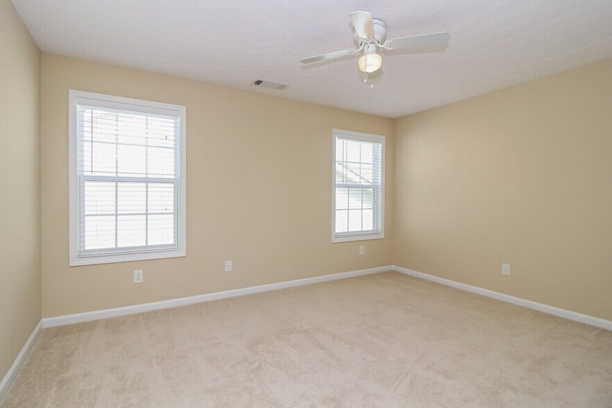 Building Photo - 111 Village Dr